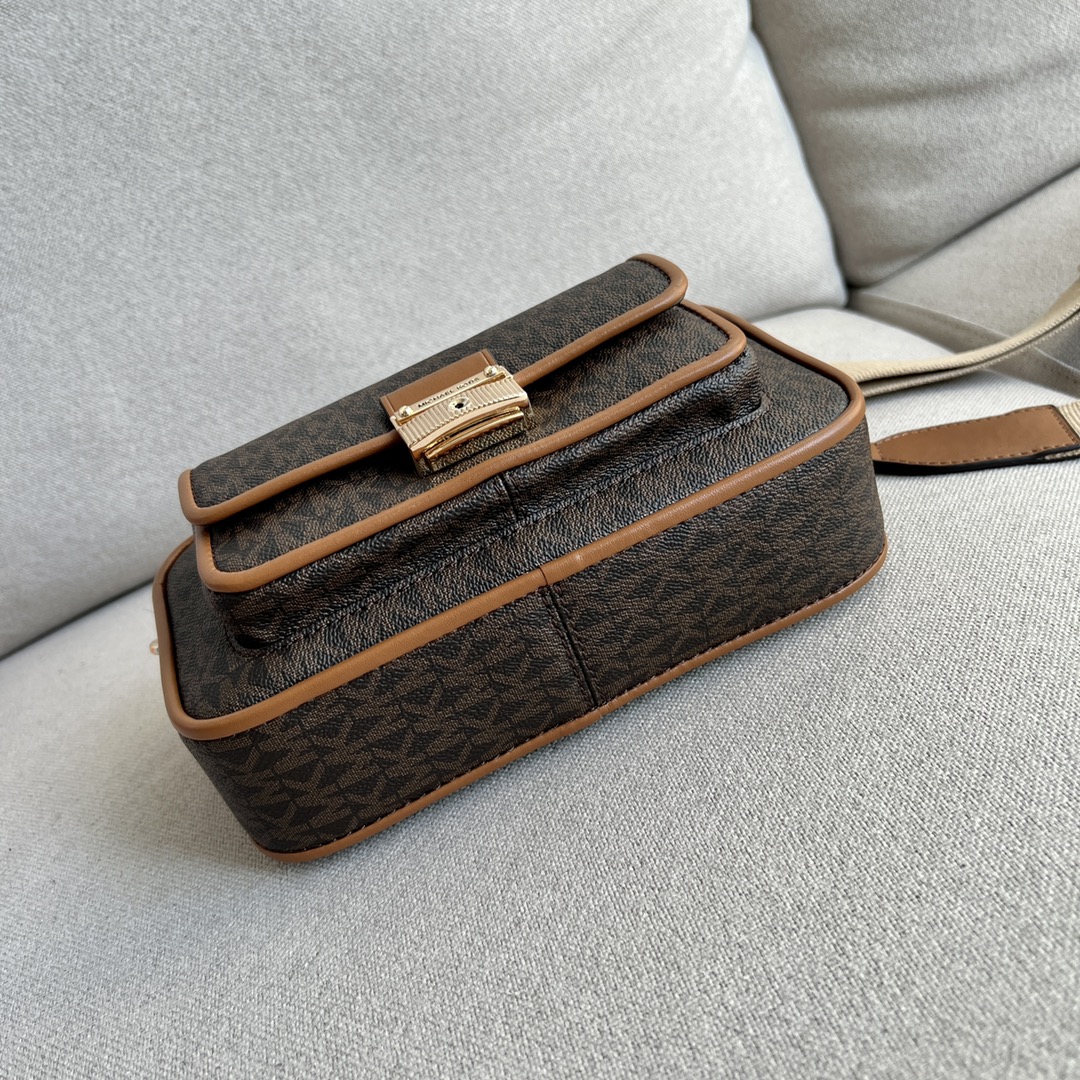 Michael Kors MK2022新款Bradshaw宽肩带相机包， 老花材料拼皮，单肩斜挎包，8个色