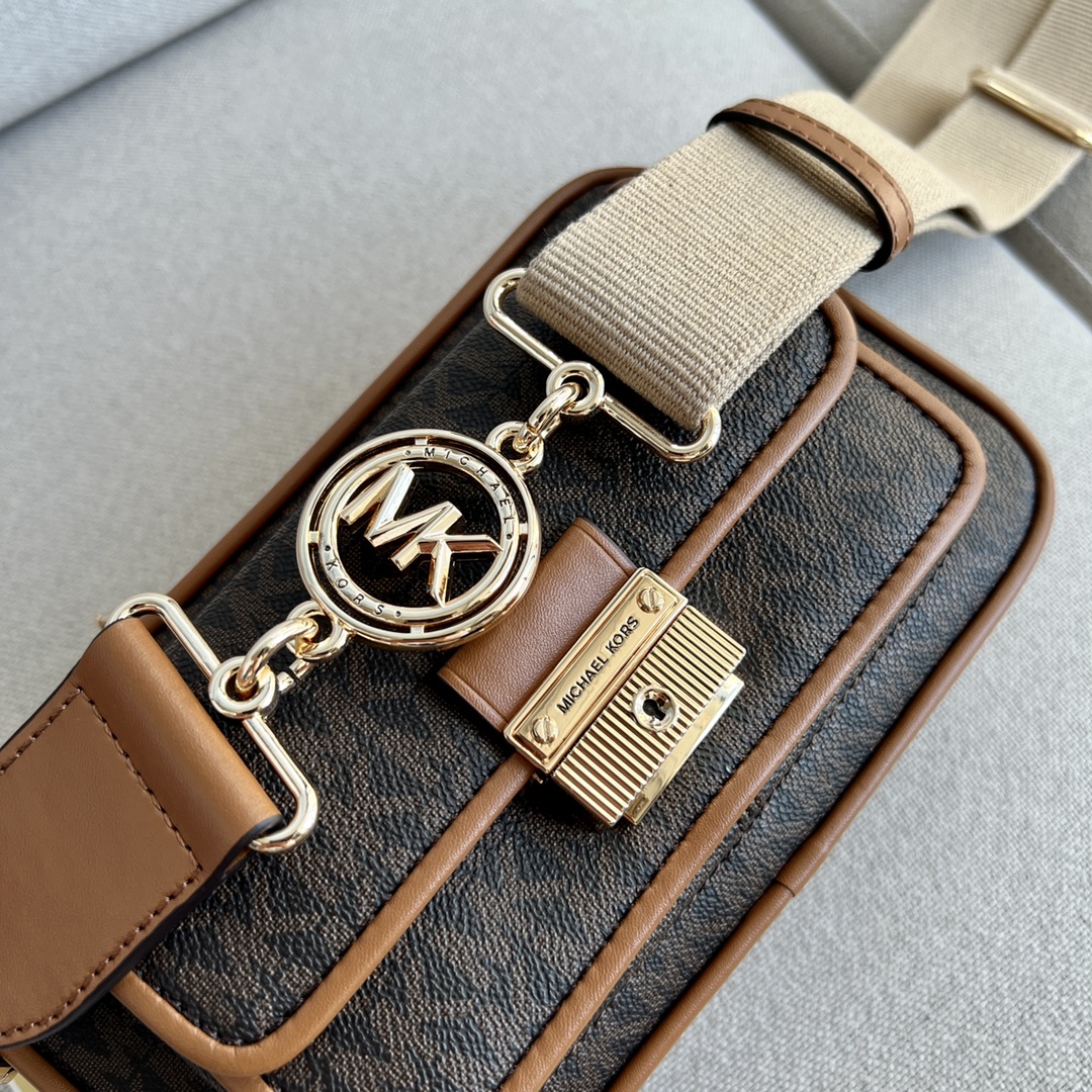 Michael Kors MK2022新款Bradshaw宽肩带相机包， 老花材料拼皮，单肩斜挎包，8个色