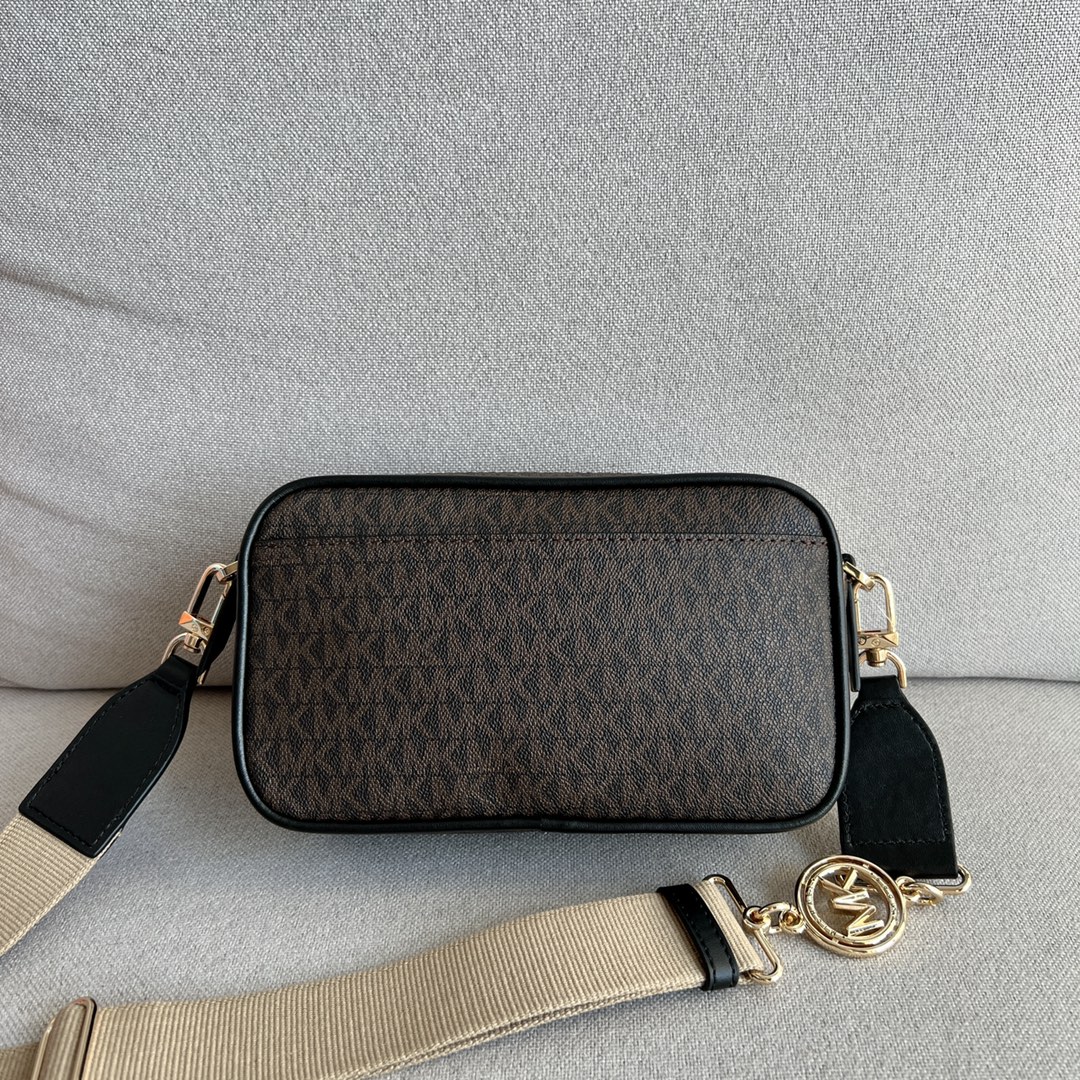 Michael Kors ～MK2022新款Bradshaw宽肩带相机包， 老花材料拼皮，单肩斜挎包，8个色