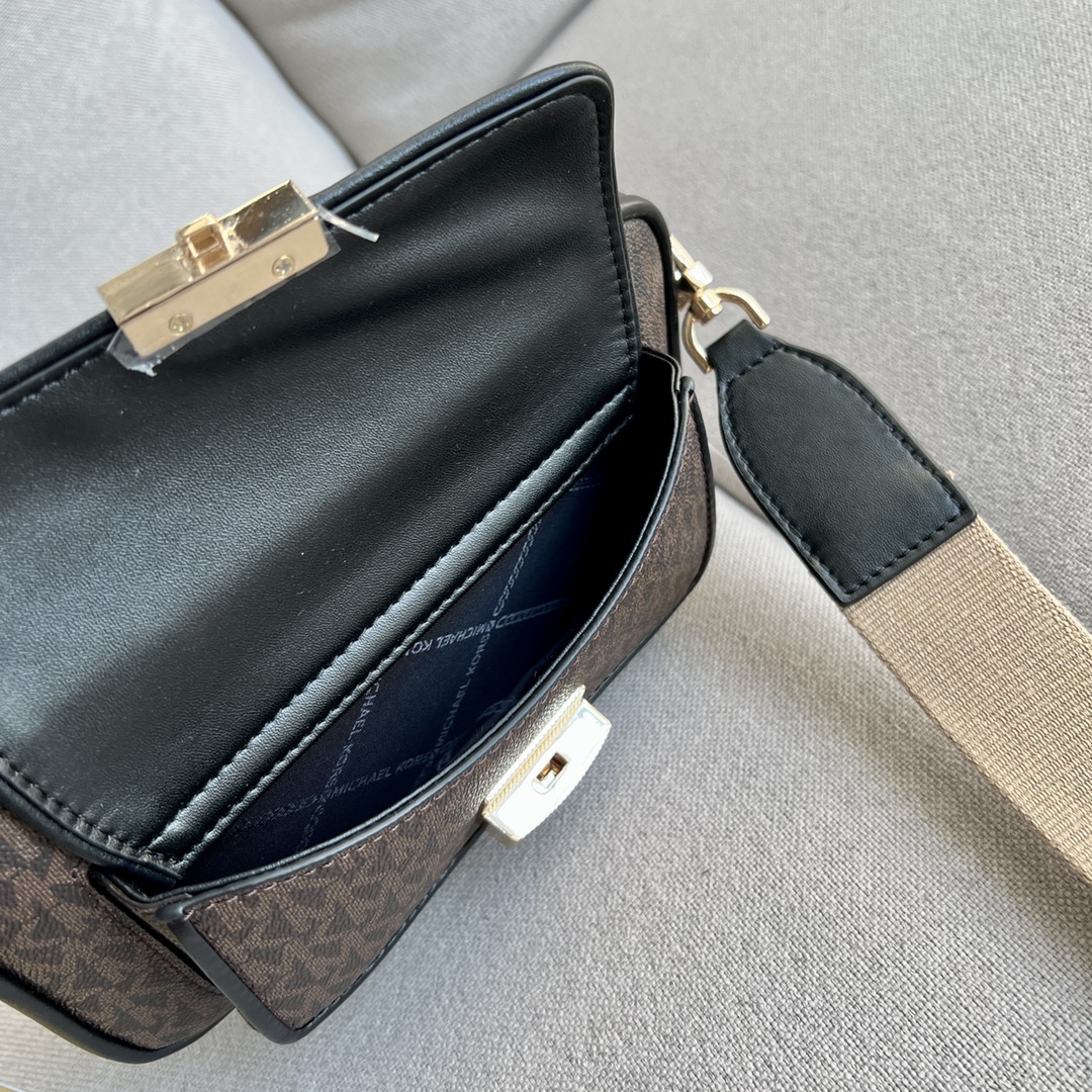 Michael Kors MK2022新款Bradshaw宽肩带相机包， 老花材料拼皮，单肩斜挎包，8个色