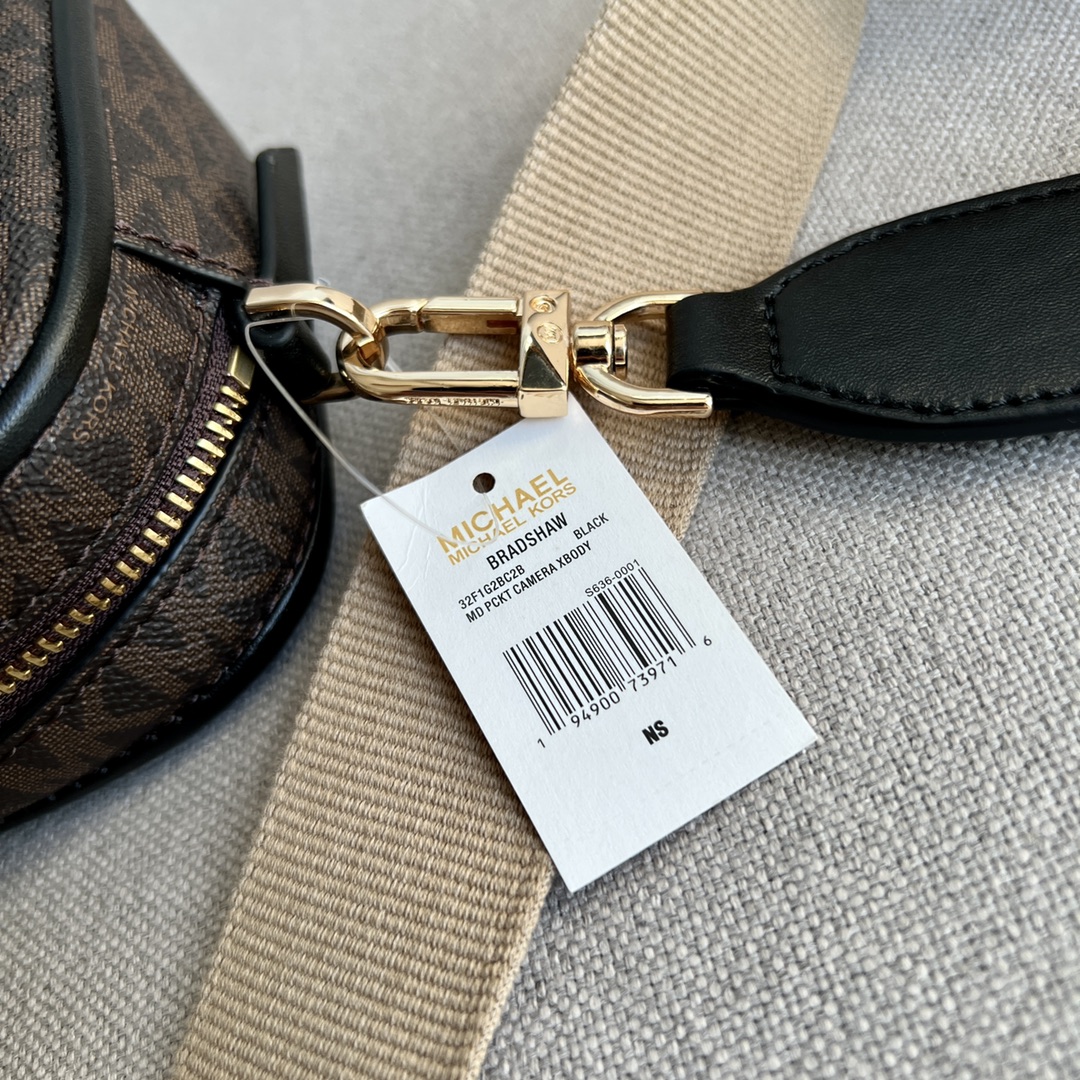 Michael Kors MK2022新款Bradshaw宽肩带相机包， 老花材料拼皮，单肩斜挎包，8个色