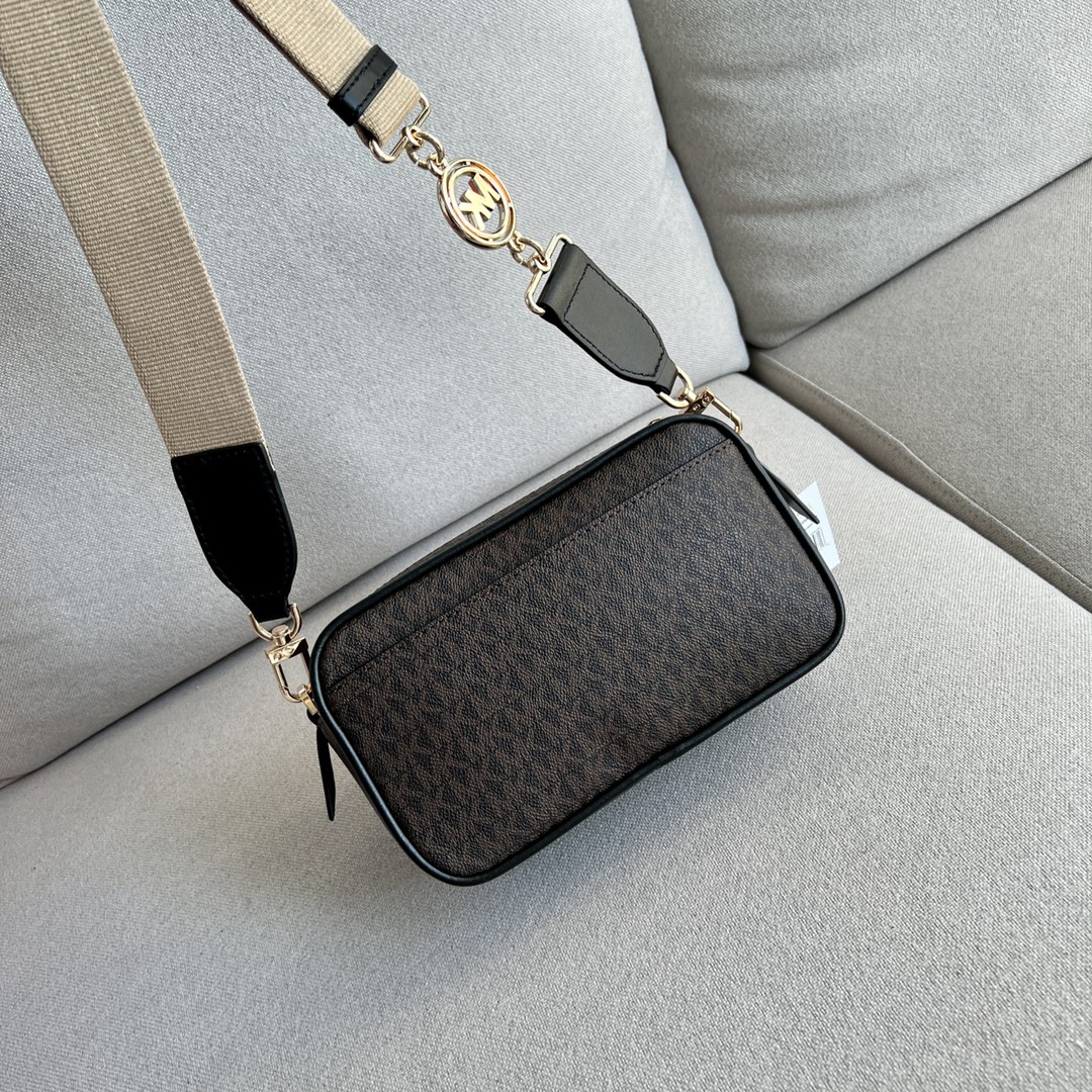 Michael Kors MK2022新款Bradshaw宽肩带相机包， 老花材料拼皮，单肩斜挎包，8个色