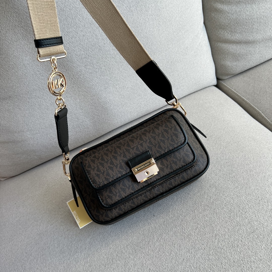 Michael Kors MK2022新款Bradshaw宽肩带相机包， 老花材料拼皮，单肩斜挎包，8个色