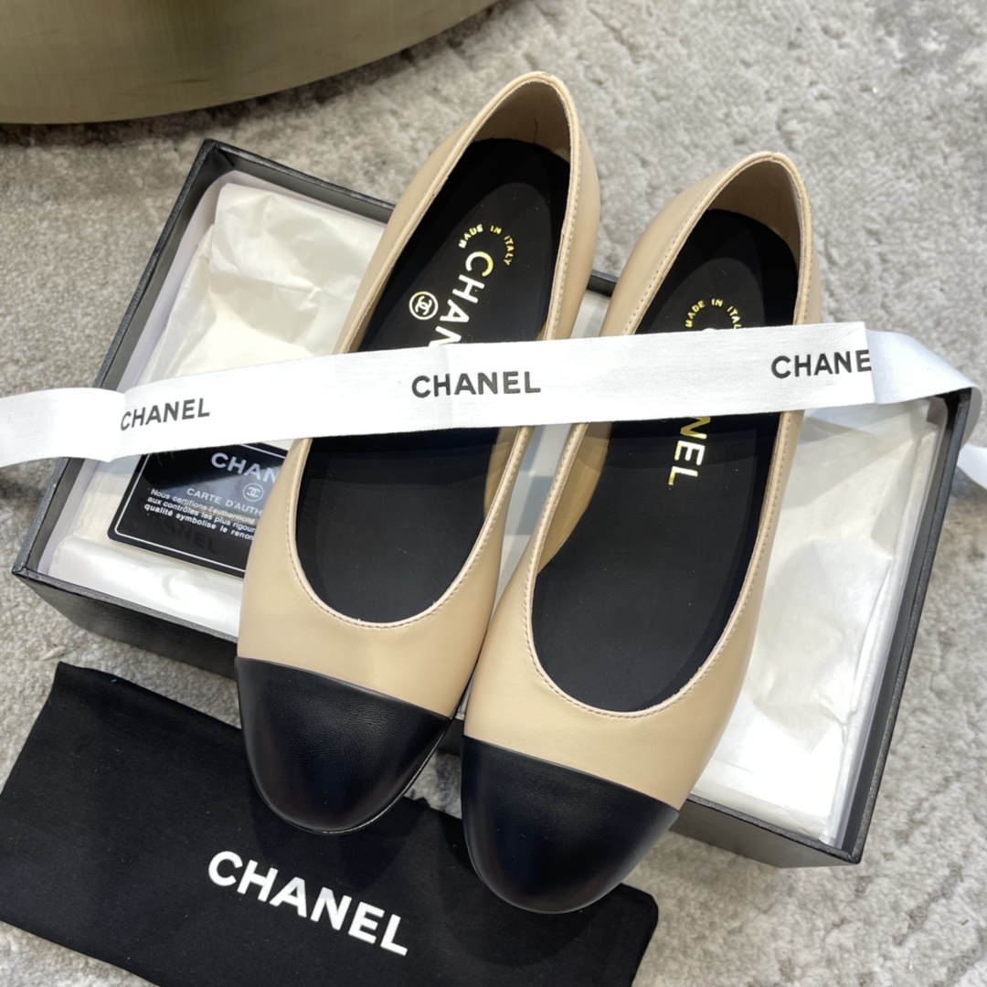 CHANEL Mary Jane сандалии подиумная модель подкладка из овечьей кожи подошва из натуральной итальянской кожи подчеркивает белизну кожи и добавляет элегантности