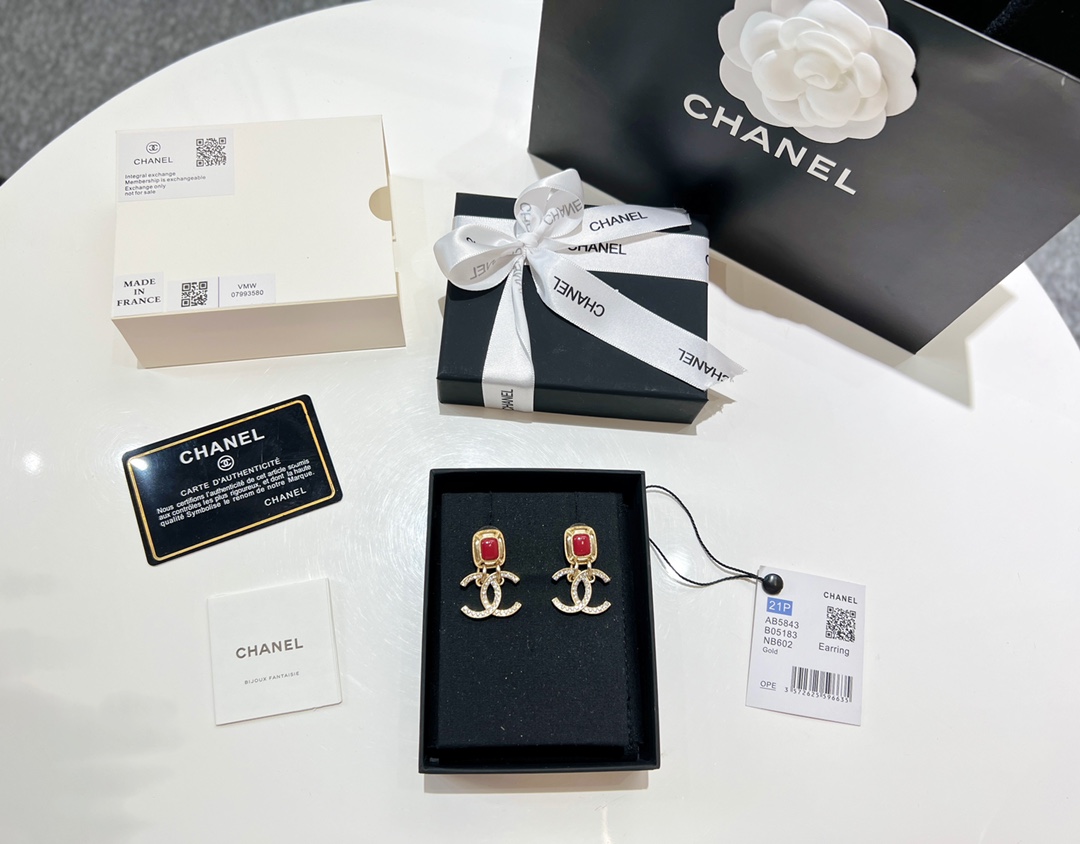 新款☑️CHANEL香奈儿满钻双c方形红宝石耳环耳钉