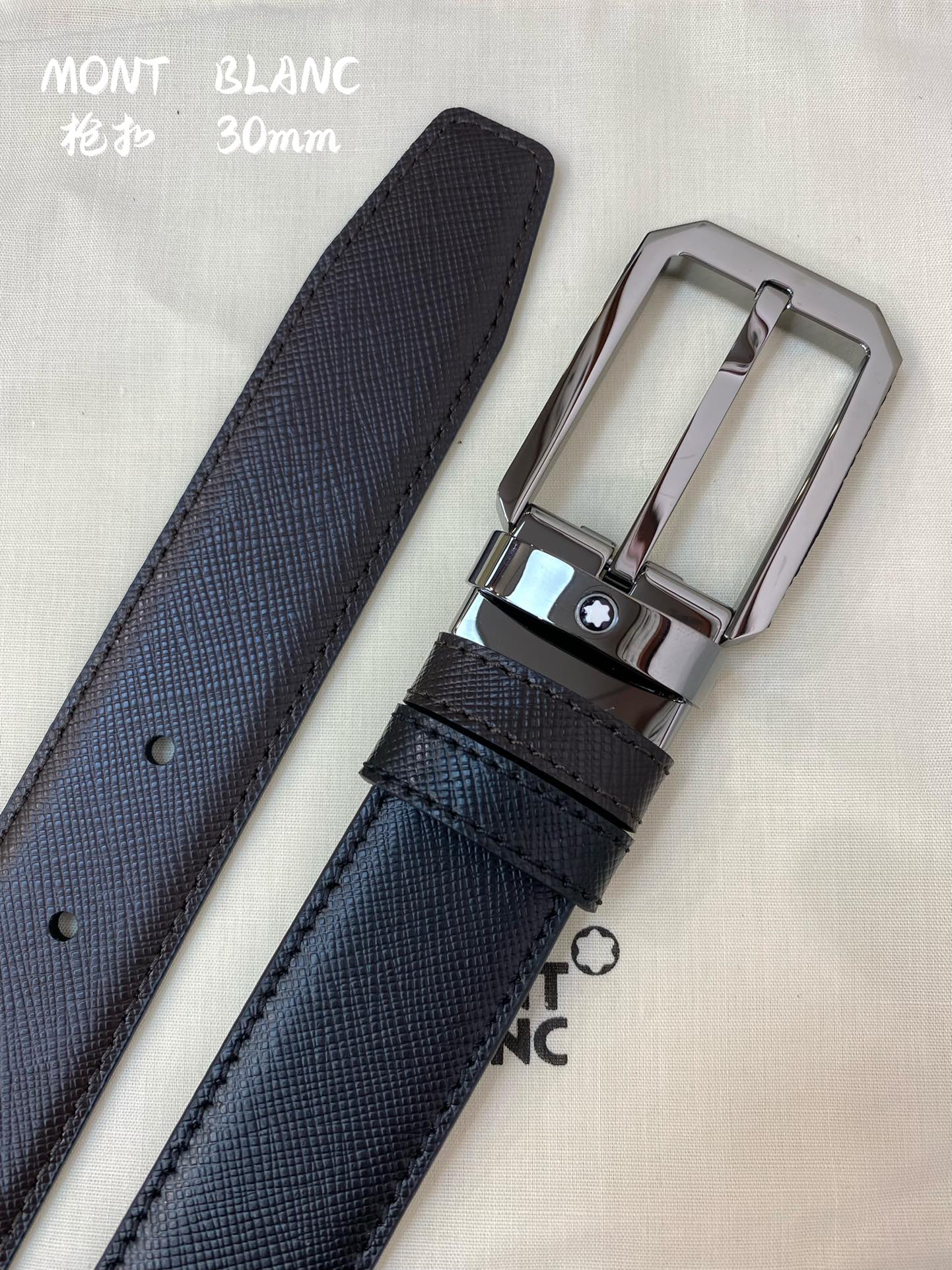 I0 Montblanc  万宝龙  宽3.0cm 采用头层牛皮 精品针式扣头 自由裁剪商务休闲皮带