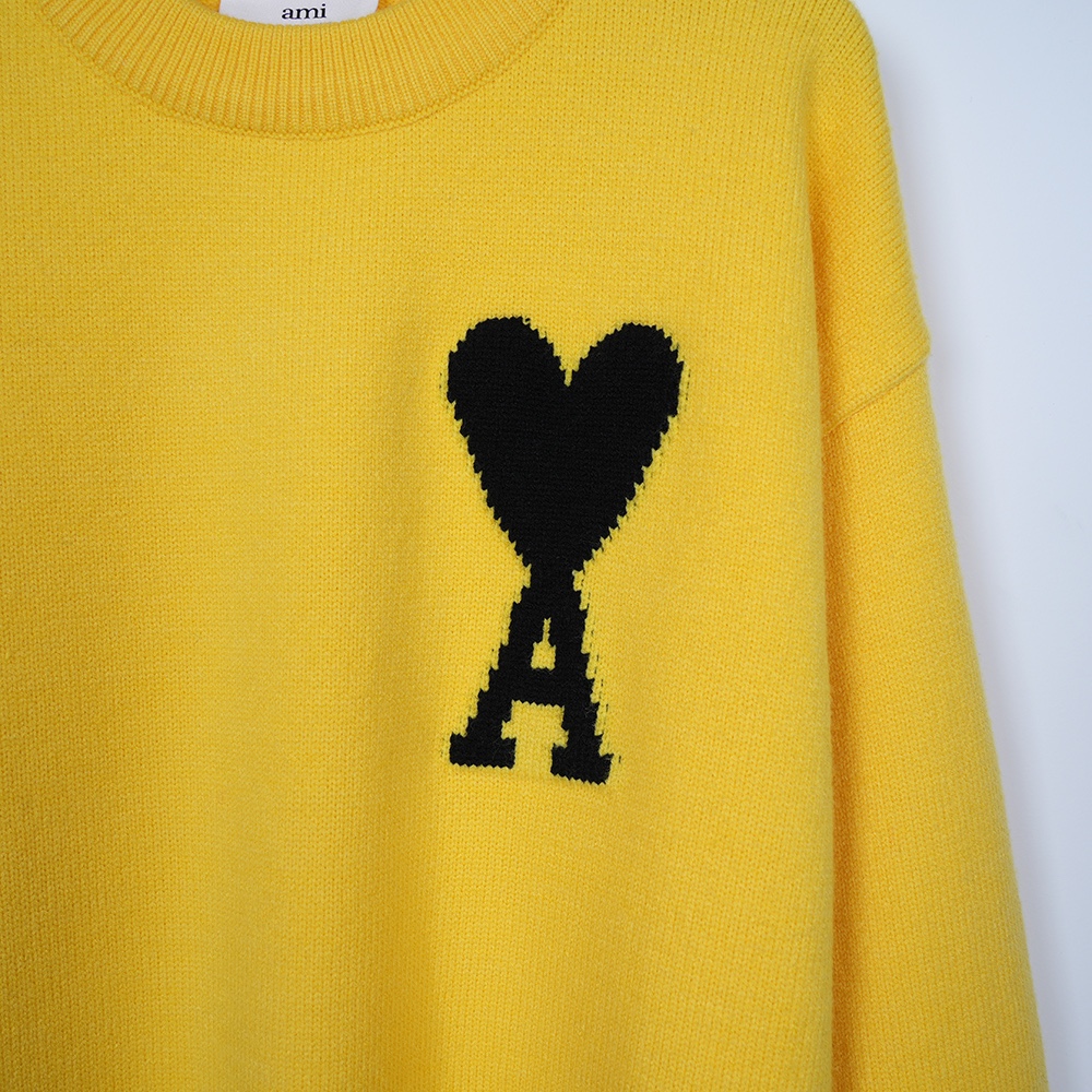 “High-End Women’s Clothing: Ami’s Classic Wool Knitting with Oversize Co-Ed Collars” - 图片 3
