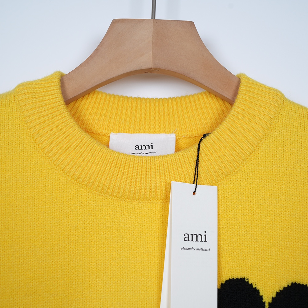 “High-End Women’s Clothing: Ami’s Classic Wool Knitting with Oversize Co-Ed Collars” - 图片 4
