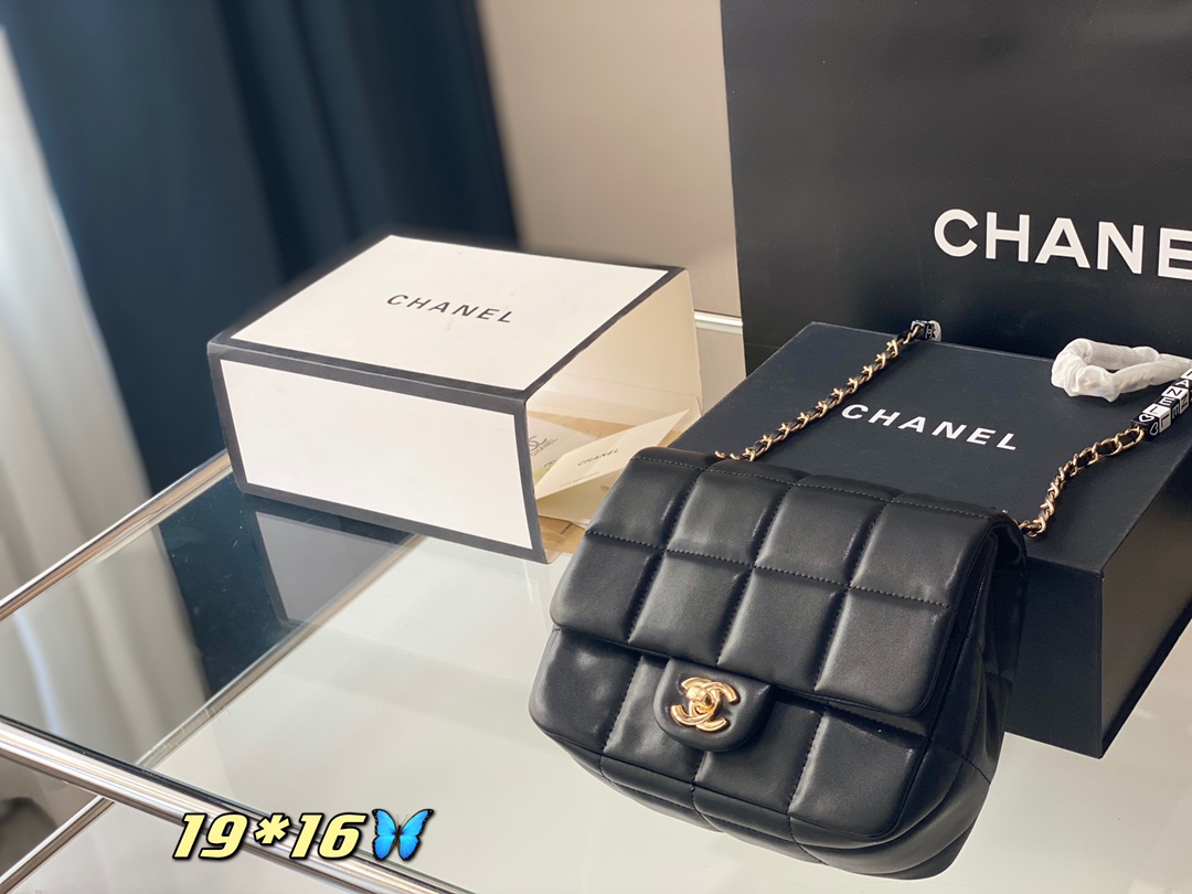 J5 配折叠盒 size：19*16cm 方胖子升级版出货 Chanel香奈儿 新品 手感软软糯糯