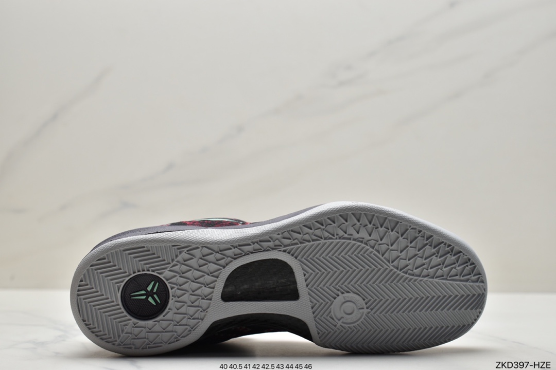 270 科比6 Kobe 6 “Mamba Forever”整双鞋采用经典黑红色CW2190