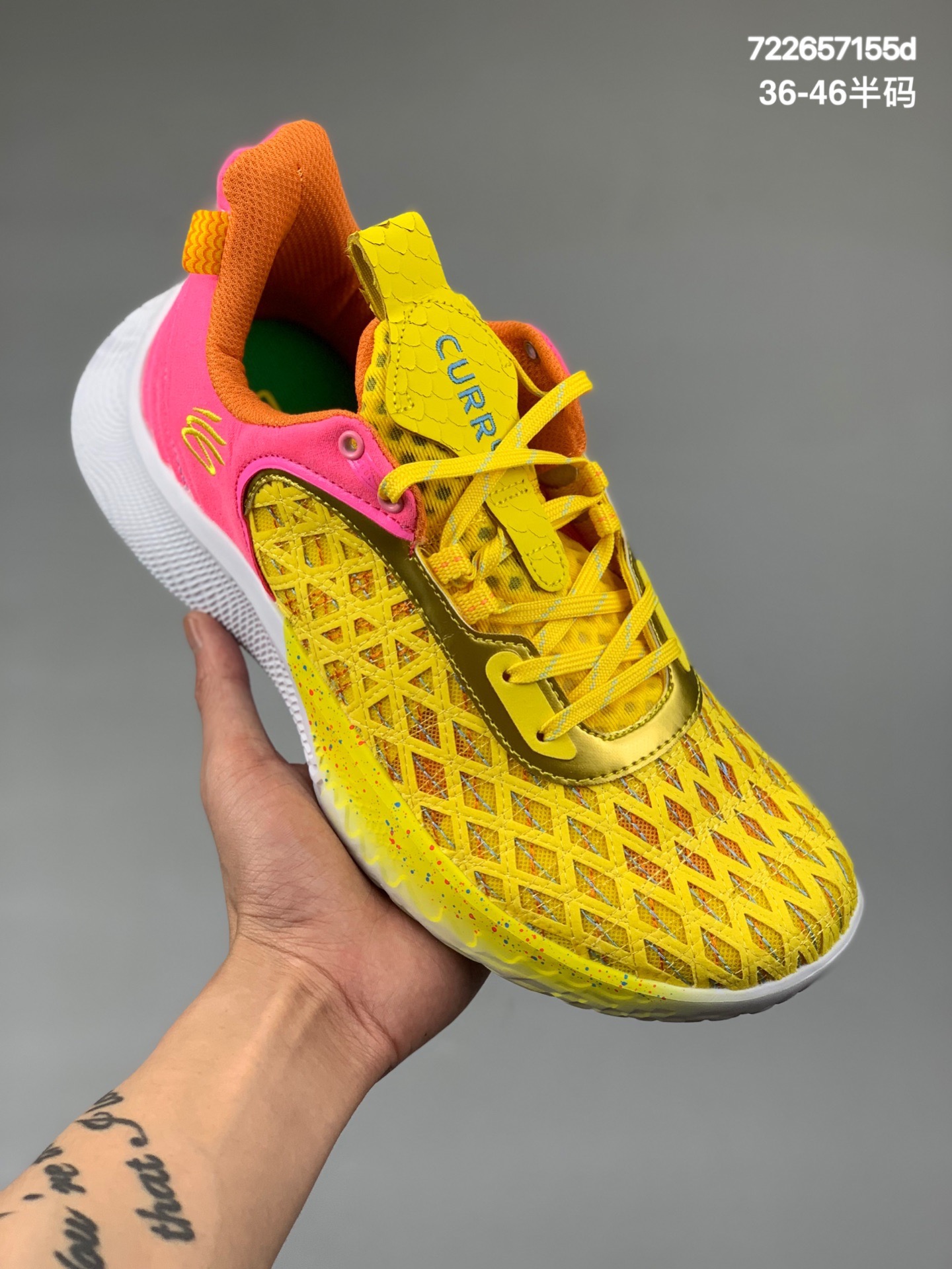 本地
Under Armour Curry 9 全新配色安德玛库里9代实战篮球鞋 轻盈的纺织鞋面，舒适耐穿且富有支撑力 全掌EVA鞋垫 有助于提高舒适性与贴合度 橡胶外底搭配精心设计的抓地纹路 轻质结实 有助于增强牵引力 整体设计时尚简约 彰显个性与活力货号：3024248-002
尺码：36-46半码
编码：722657155d