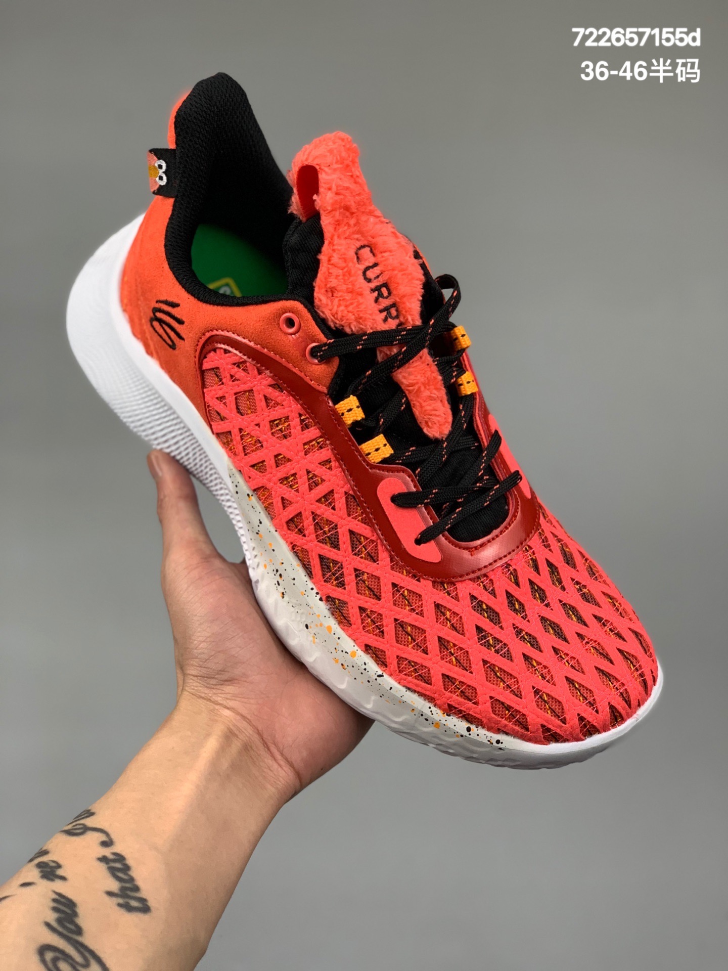 本地
Under Armour Curry 9 全新配色安德玛库里9代实战篮球鞋 轻盈的纺织鞋面，舒适耐穿且富有支撑力 全掌EVA鞋垫 有助于提高舒适性与贴合度 橡胶外底搭配精心设计的抓地纹路 轻质结实 有助于增强牵引力 整体设计时尚简约 彰显个性与活力货号：3024248-002
尺码：36-46半码
编码：722657155d