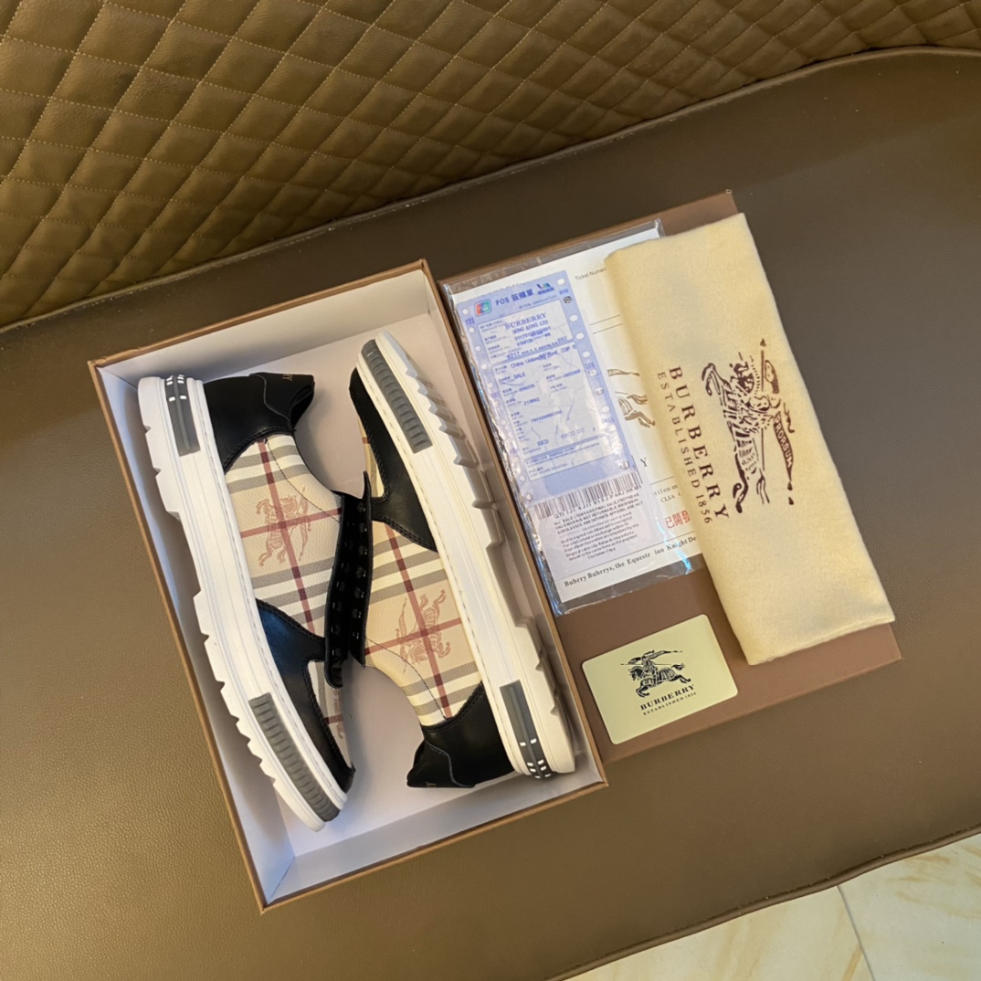 I5 巴宝莉 Burberry 经典休闲鞋2022休闲运动男鞋，懒人套脚板鞋 帆船鞋 全新米兰时装时尚的设计，完美做工，原版复刻 霸气花纹 材质：头层磨砂牛皮柔软舒适，羊皮鞋垫，适合户外青年跑步户外司机驾车鞋 套脚方便 懒人乐福首选原版橡胶耐磨大底，男鞋
