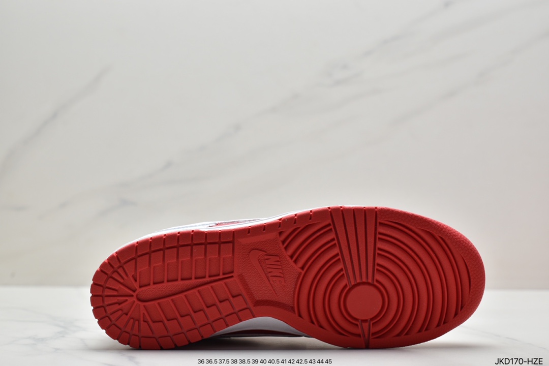 160 耐克Nike SB Dunk Low Pro 复古低帮休闲运动滑板板鞋。采用脚感柔软舒适ZoomAir气垫，有效吸收滑板等极限运动在落地时带来的冲击力，为街头运动者们提供更好的保护。 货号：BQ6817 尺码:36 36.5 37.5 38 38.5 39 40 40.5 41 42 42.5 43 44 45 46 ID:JKD170-HZE