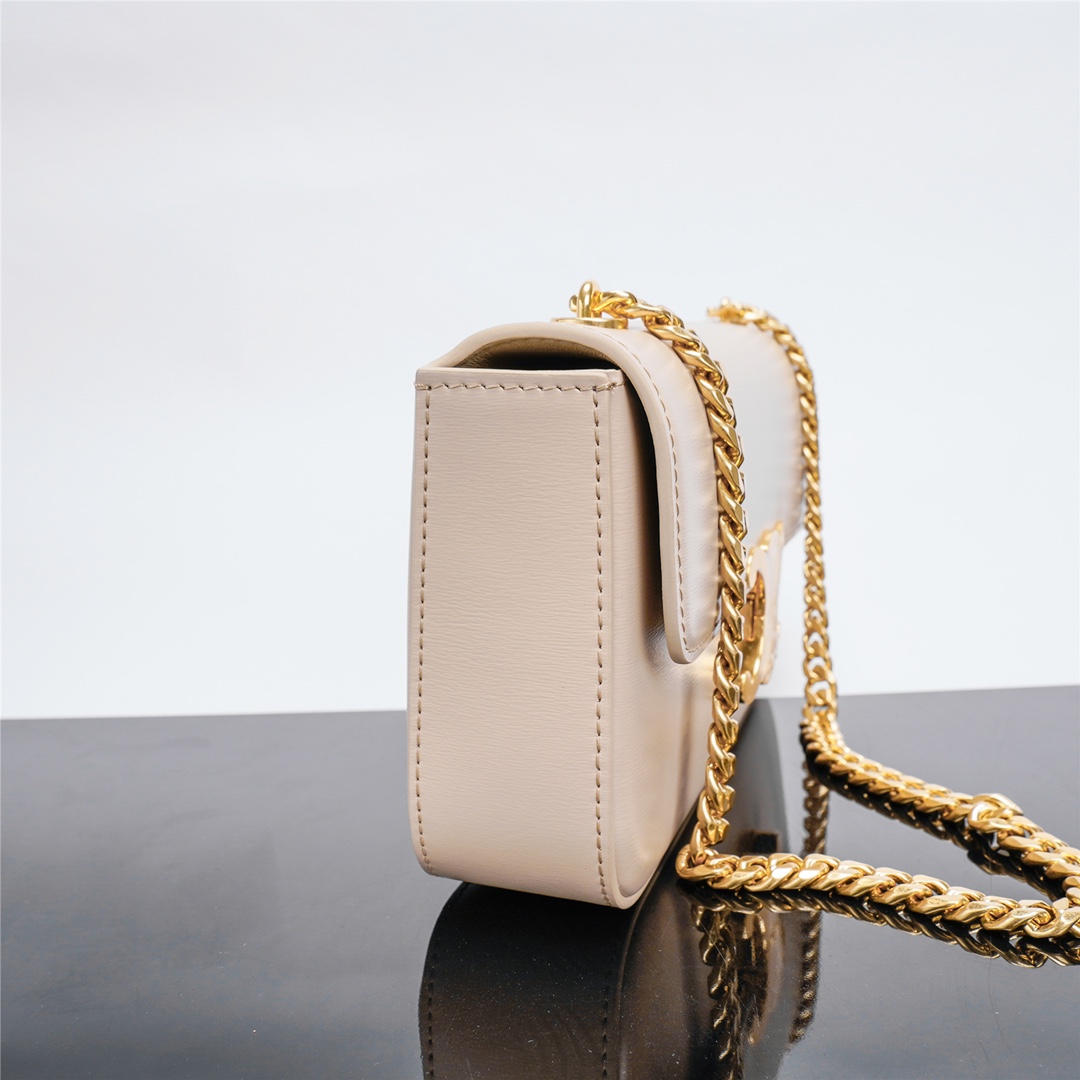 链条⛓️腋下包手搓纹小牛皮链条肩背包8 X 4 X 2英寸(20.5 X 10.5 X 4厘米)TRIO