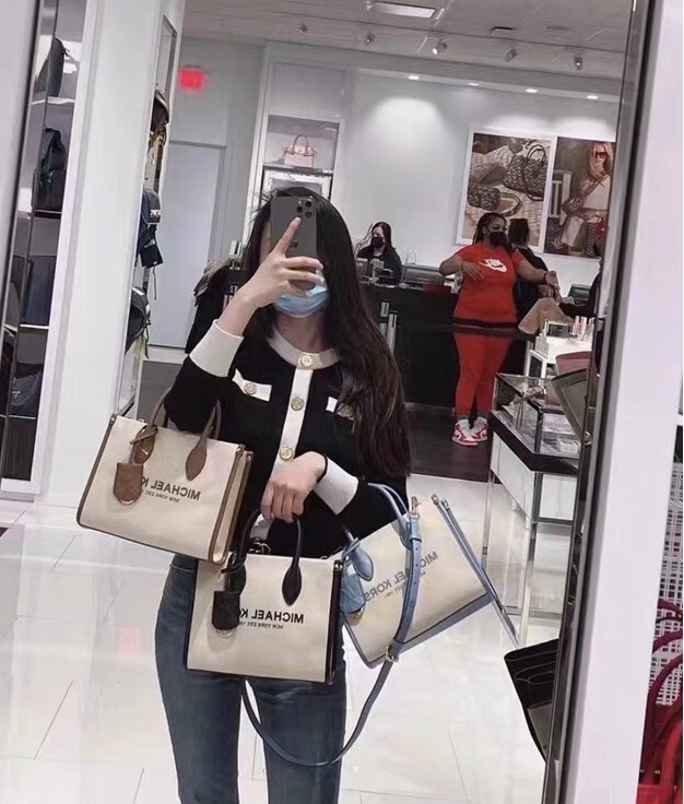 Michael Kors ～mk新款帆布配皮MIRELLA系列拖特包，尺寸：24×19×9