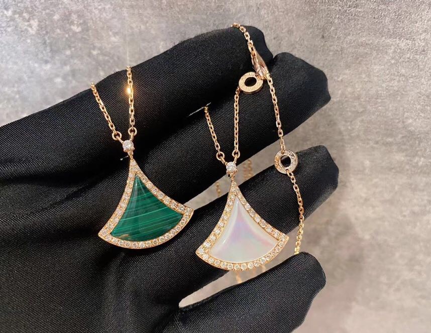 NO:101795,Bv new skirt, Bulgari necklace, bottega veneta, bvlgari, skirts, necklace19860909Bv 新款裙子,宝格丽项链,bottega veneta,bvlgari,skirts,necklace,Jewelry