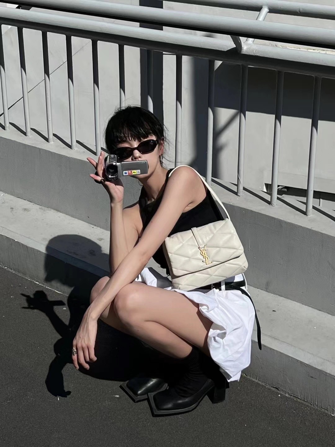 YSL 𝐋𝐄 𝟱𝟳 小羊皮菱格纹腋下包 698567白色/金扣