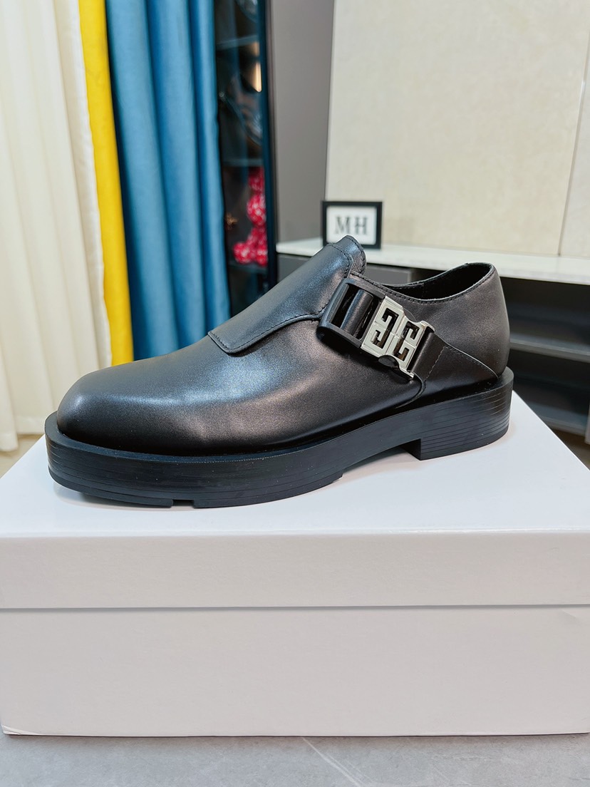 J5 高品质 Givenchy 纪梵希 。原单代购、高端皮鞋、面料：采用意大利进口漆牛皮水染牛里\/牛皮里特供原版发泡大底、做工精细、实物拍摄