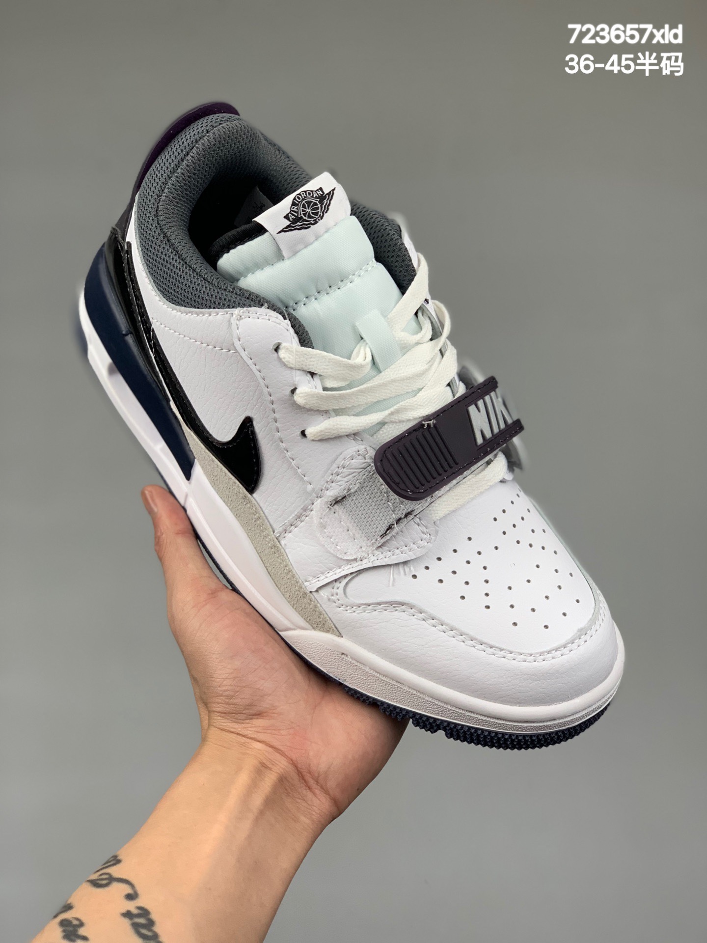 
乔丹一代 低帮 气垫 Air Jordan  Legacy 312 LOW  乔丹联名 号称 “最强三合一” 的 Jordan Legacy 312，自然有着杂交结合的设计，它的名字就展现出它所包含的鞋款元素，312 分别对应了 Air Jordan 3、Air Jordan 1 和 Air Trainer 2，将这三双经典又有不俗人气的鞋款融合，“最强三合一” 的名称由此得来货号：CD7069码数：36 36.5 37.5 38 38.5 39 40 40.5 41 42 42.5 43 44 45
编码：723657xld