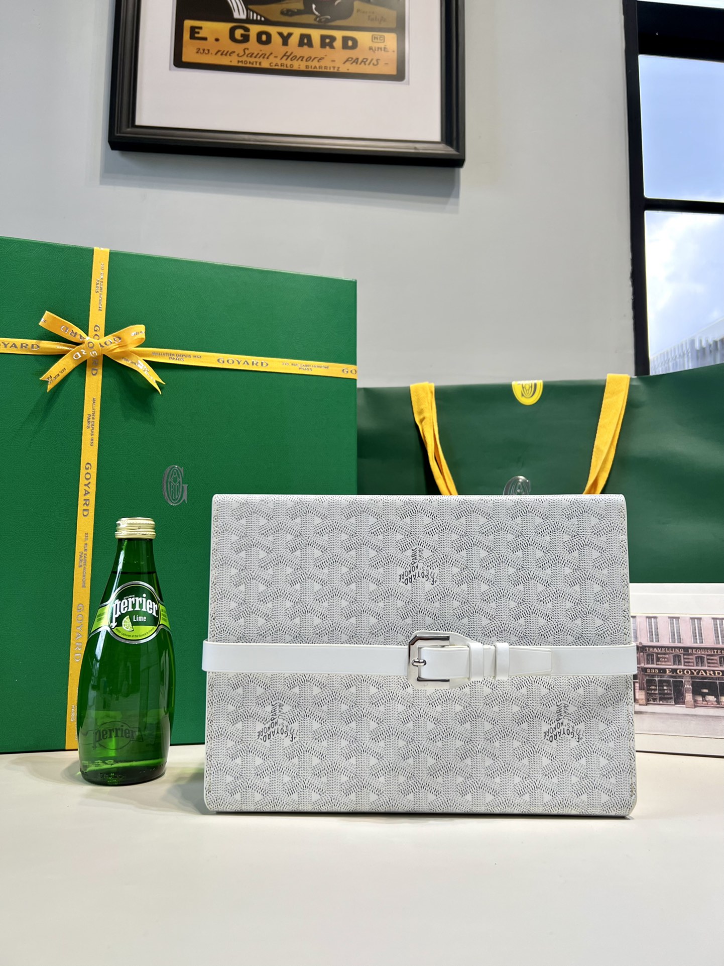 NO:270078,Goyard's eight-pack watch box crowns your beloved watch with excellent box making skills. It takes more than 6 months to order the counter. The imported top-layer sheepskin inner and inner liner can protect your love watch well. At the same time, Goyard's exquisite craftsmanship creates unique quality that is at the collection level!  All watch boxes are handmade by craftsmen, making craftsmanship is super tedious. Each one is extraordinary for those who love it, and is a unique collection. Size 26.5 X 20 X 7.5 cm Model number 804801300,,sheepskin19860909Goyard八只装手表盒以卓越的制箱技艺为您心爱的腕表加冕.专柜订货要等6个月以上.进口头层羊皮内里和内胆可以很好的保护好您的爱表、同时Goyard的精湛工艺打造独一无二的品质是收藏级别的！表盒全部由工匠手工打造制作工艺超级烦琐,每一个都是对喜爱它的人来说都是非凡制作,都是独一无二的收藏品 尺寸26.5 X 20 X 7.5 cm 款号 804801300,,sheepskin,luggage