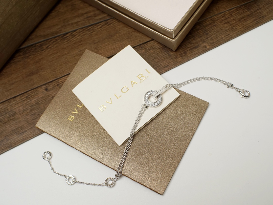 Bvlgari BVLGARI 版宝格丽 罗马系列 圆盘 钻石 字母手链 高端纯工手镶嵌
