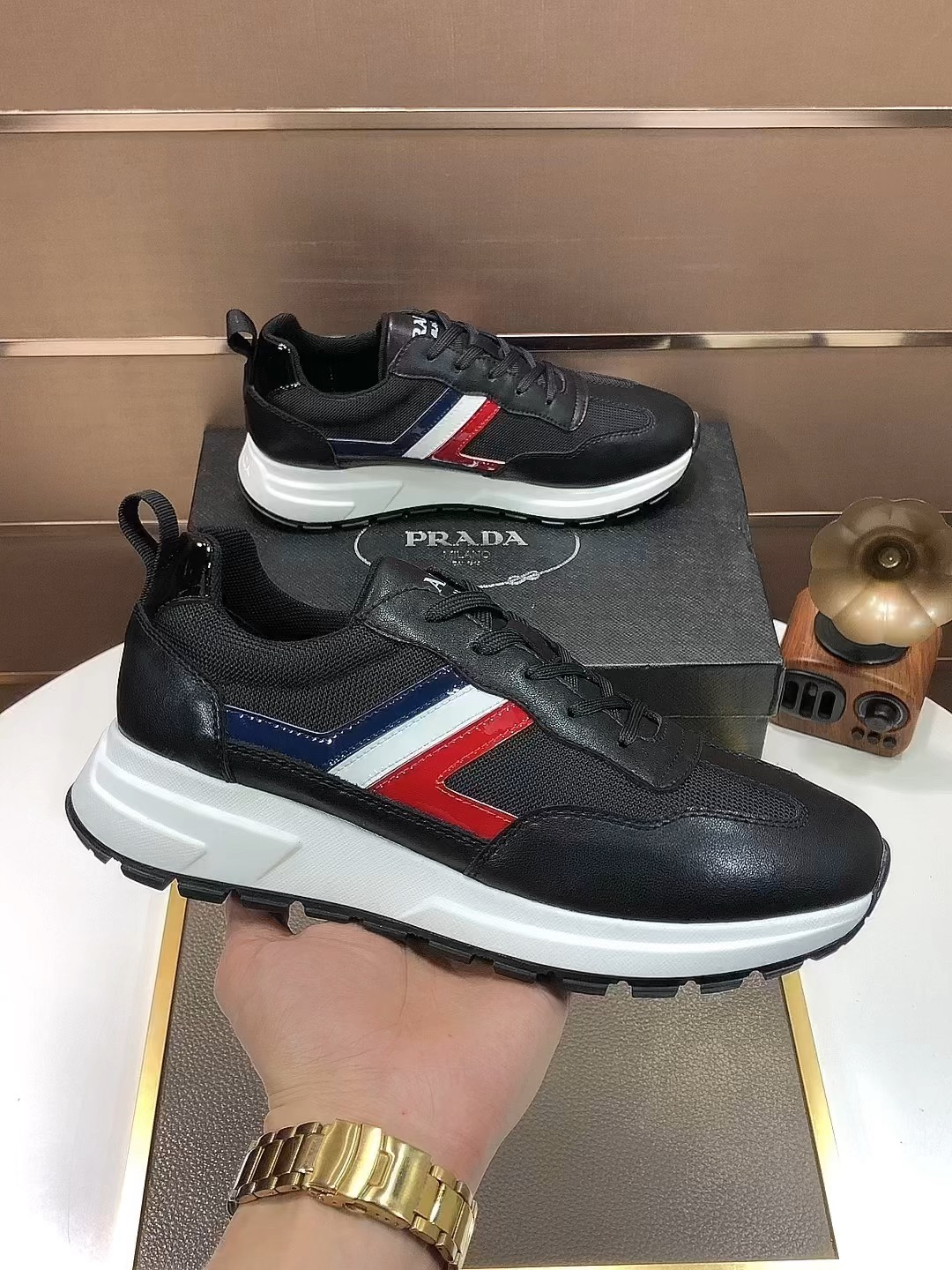 J5   Prada 普拉达 顶级原单,当季,高品质原单牛货,顶级高丝光牛皮拼原版透气布料+进口滴胶,内里进口原版牛皮垫脚,原厂大底品质保证码38-4545定做