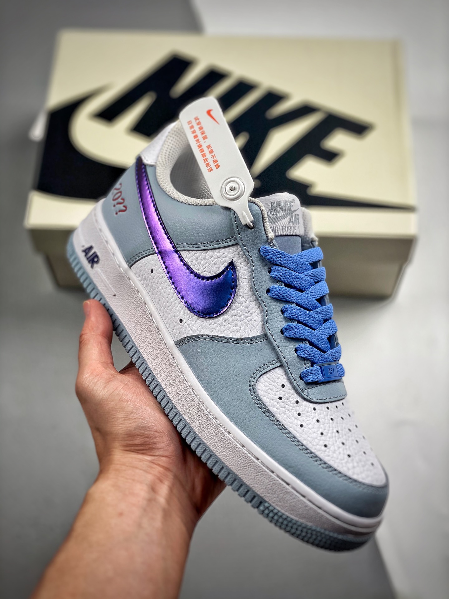 -3 Nike Air Force 1 Low '07 “Anniversary”“周年庆” 空军一号鞋款创建于1982年 距至今年是40周年 它也是从最初青涩的颜色 走到现在衍生出许多经典的配色 期待它经历更多的周年庆 乃至一个世纪 我…