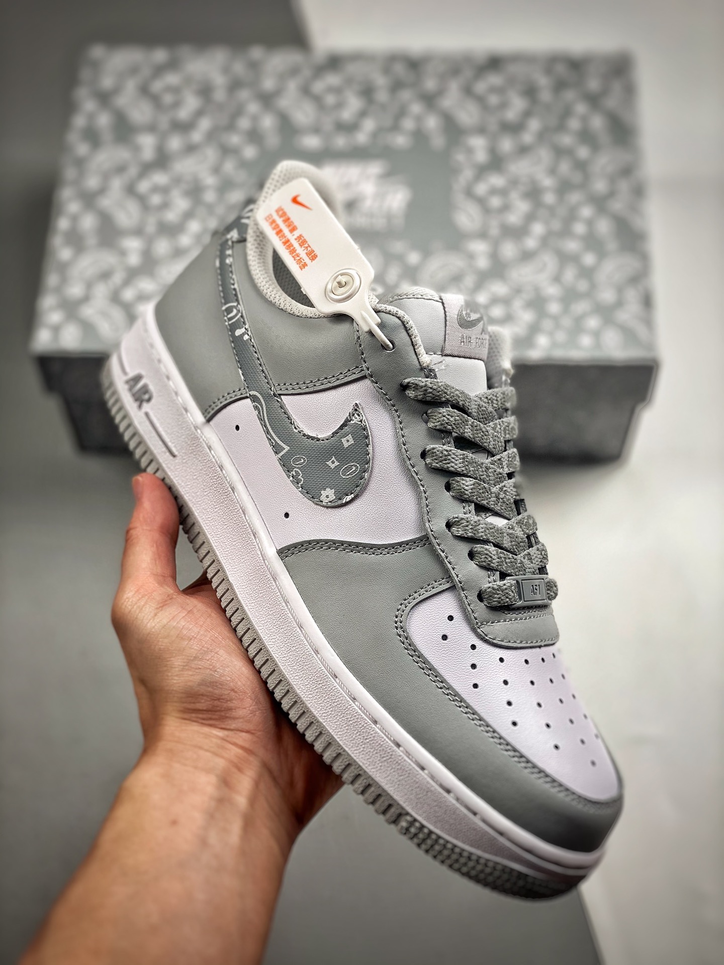 -3 Nike Air Force 1 Low ’07 灰白腰果花 空军一号低帮休闲板鞋 原厂定制皮料 定制腰果花鞋盒 原楦原纸板 纯正版型 正品NFC感应芯片 高清洁度 内置全掌气垫 货号：XM6321-736 Size：36 36.5…