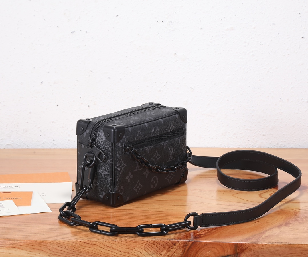 ‼️顶级原单、加强版‼️Virgil Abloh 为 2019 春夏秀场呈现 Mini SOFT TRUNK 链条包，讲