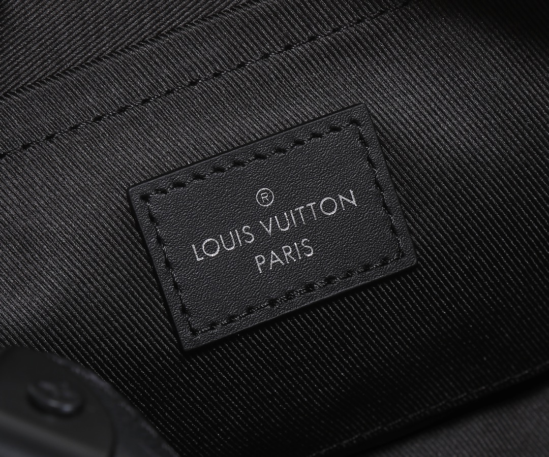 ‼️顶级原单、加强版‼️Virgil Abloh 为 2019 春夏秀场呈现 Mini SOFT TRUNK 链条包，讲