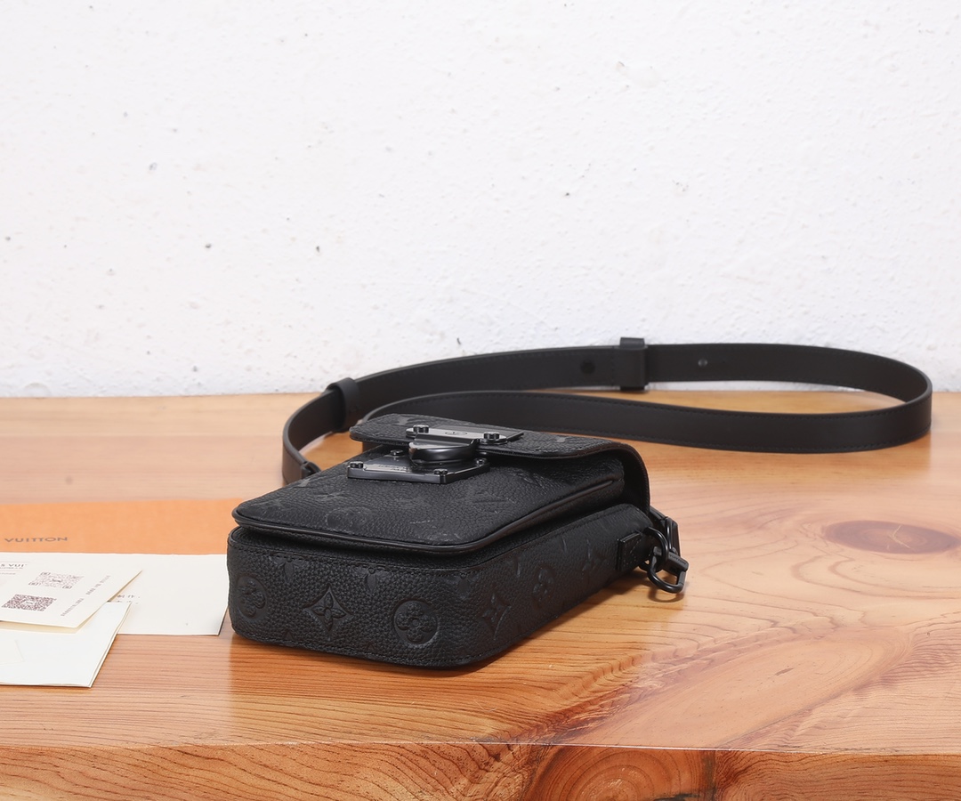 【163C01动态芯片】‼️顶级原单、加强版‼️ S-Lock Vertical Wearable 钱夹将标志性 Mon 【163C01动态芯片】‼️顶级原单、加强版‼️ S-Lock Vertical Wearable 钱夹将标志性 Mon