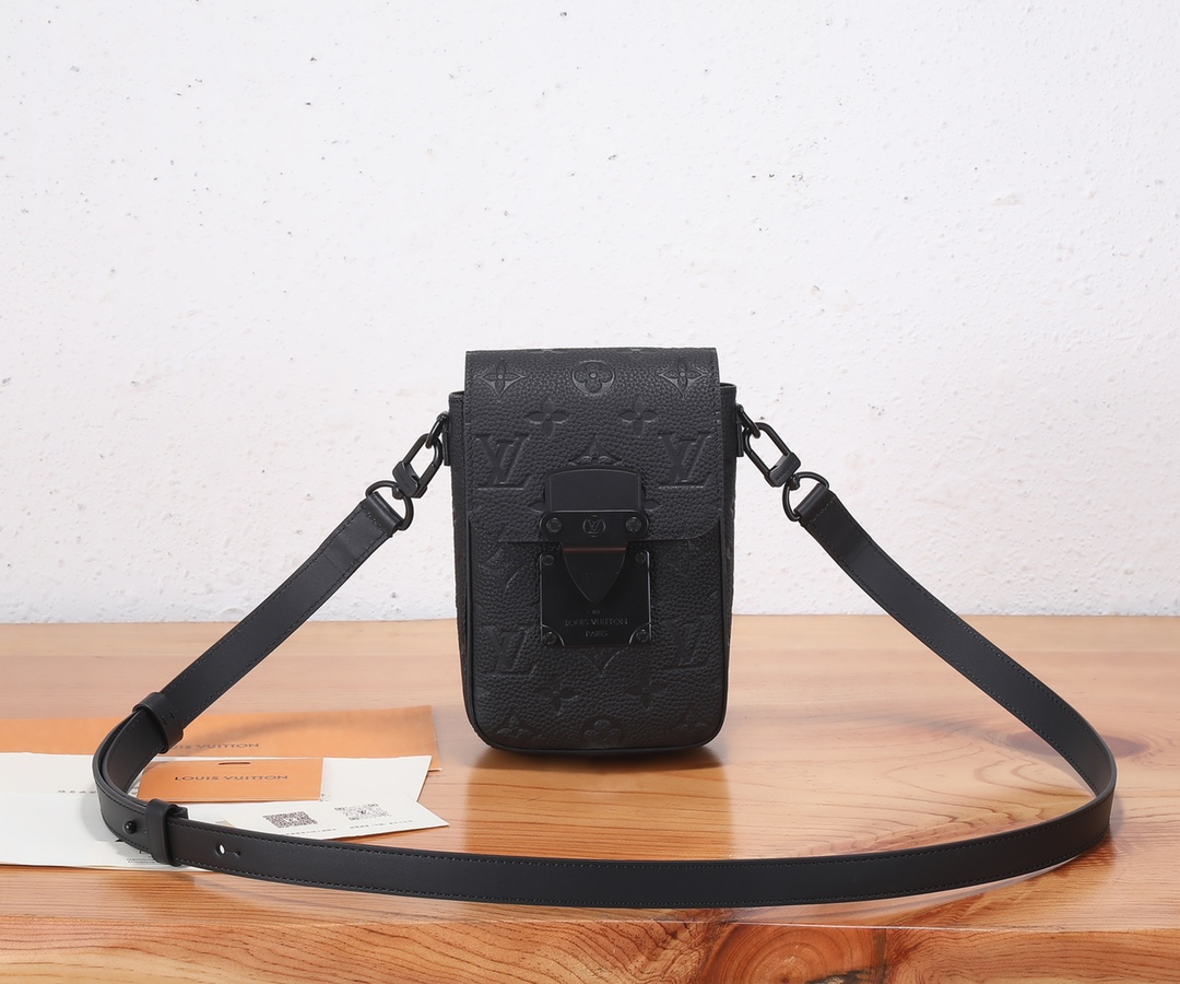 【163C01动态芯片】‼️顶级原单、加强版‼️ S-Lock Vertical Wearable 钱夹将标志性 Mon 【163C01动态芯片】‼️顶级原单、加强版‼️ S-Lock Vertical Wearable 钱夹将标志性 Mon