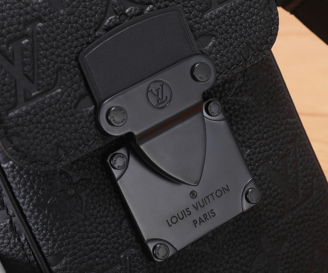 【163C01动态芯片】‼️顶级原单、加强版‼️ S-Lock Vertical Wearable 钱夹将标志性 Mon 【163C01动态芯片】‼️顶级原单、加强版‼️ S-Lock Vertical Wearable 钱夹将标志性 Mon