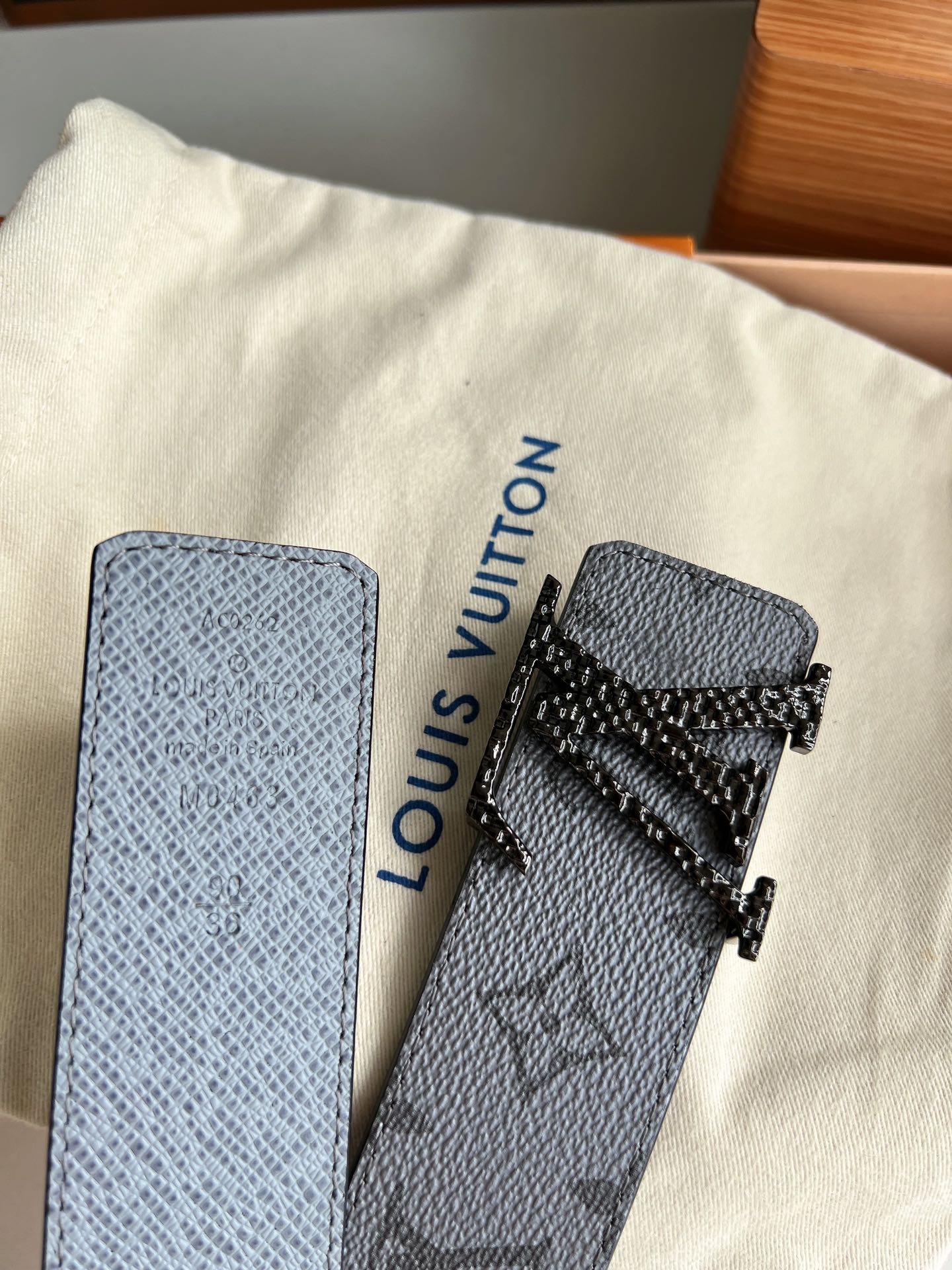 LV/路易威登   Monogram帆布和Taiga皮革Initiales双面腰带