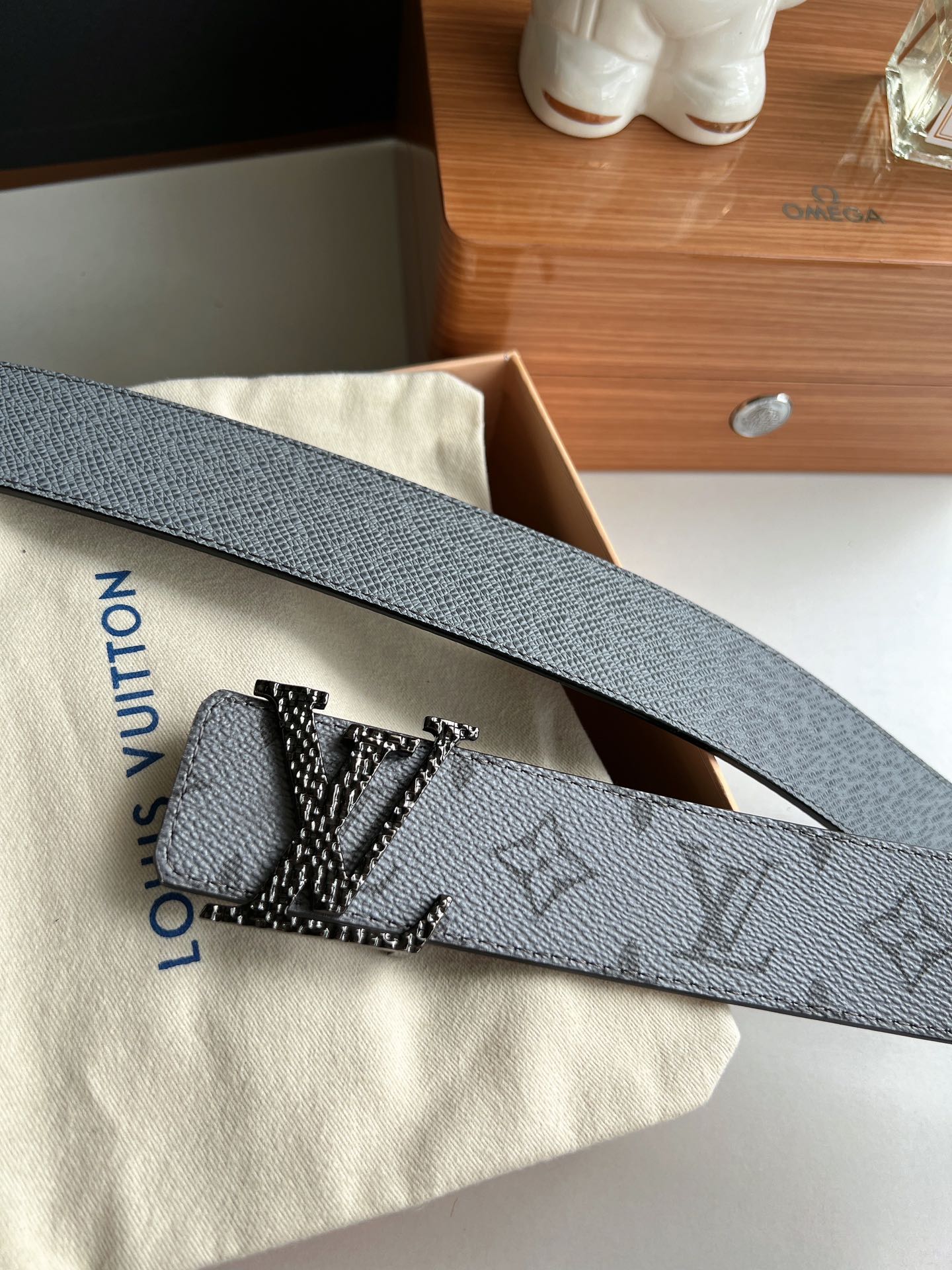 LV/路易威登   Monogram帆布和Taiga皮革Initiales双面腰带