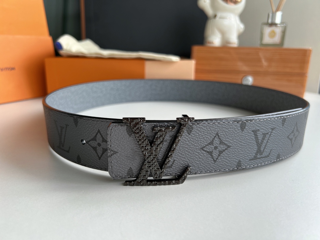 LV/路易威登   Monogram帆布和Taiga皮革Initiales双面腰带