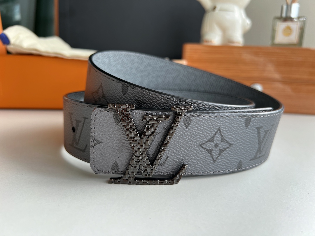 LV/路易威登   Monogram帆布和Taiga皮革Initiales双面腰带