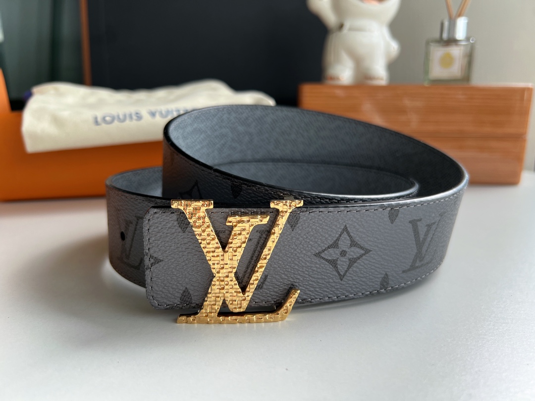 LV/路易威登   Monogram帆布和Taiga皮革Initiales双面腰带