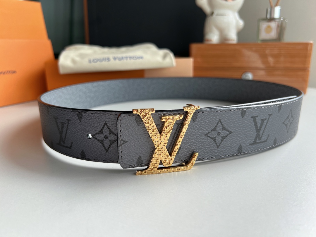 LV/路易威登   Monogram帆布和Taiga皮革Initiales双面腰带