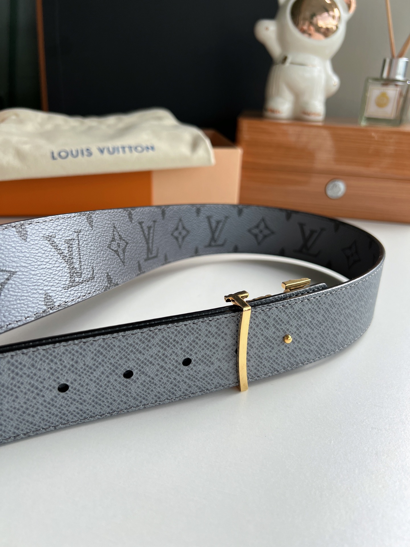 LV/路易威登   Monogram帆布和Taiga皮革Initiales双面腰带