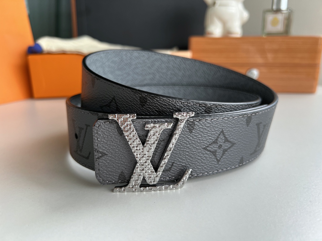 LV/路易威登   Monogram帆布和Taiga皮革Initiales双面腰带