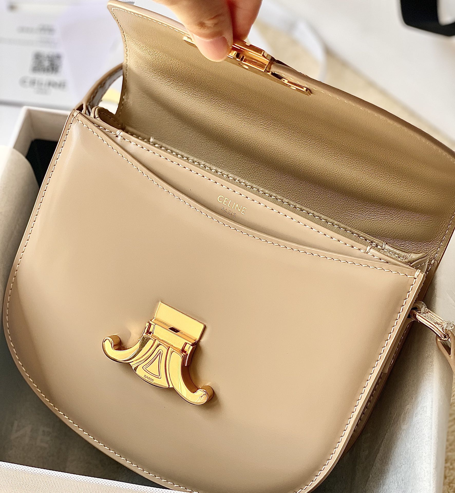 CELINE赛琳2022新品经典凯旋门扣马鞍包110413