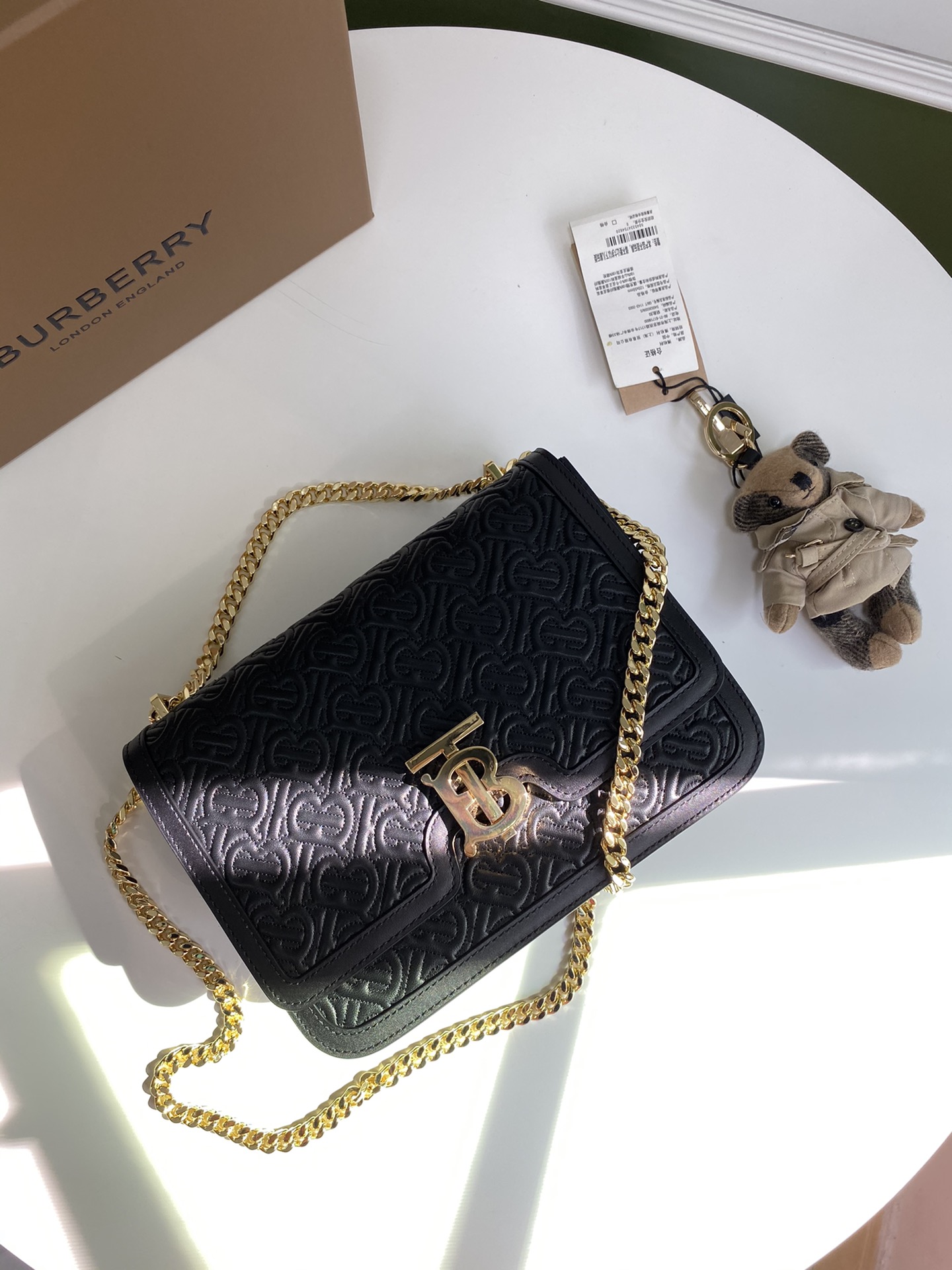 Burberry巴宝莉羔羊皮材质TB 专属标识锁扣包