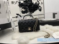 Chanel Classic Flap Bag Fashion
 Handbags Crossbody & Shoulder Bags Sheepskin Mini