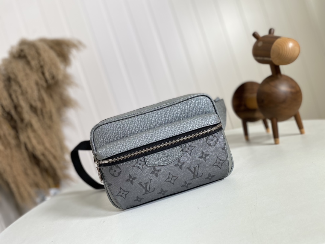 Louis Vuitton LV Outdoor 7 Star
 Belt Bags & Fanny Packs Black Blue Silver Monogram Canvas M30247