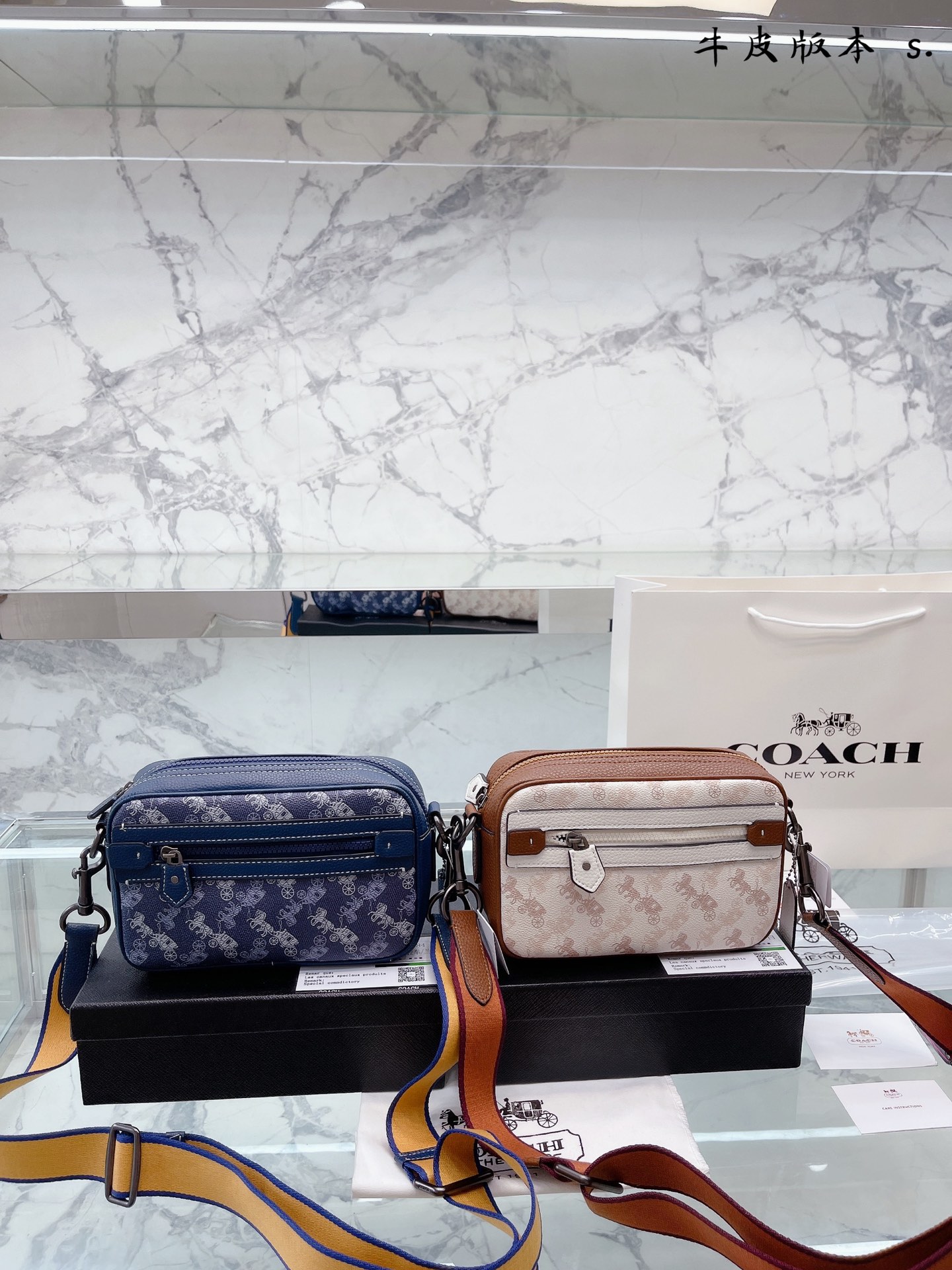 J5 “复刻版 牛皮版本 ” COACH/ Coach 蔻驰  Camera Bag 2022相机包Horse And Carriage 相机包 出货 原厂定制链条 对版 专柜最新单肩斜挎包 闭合方式超好看 专柜同步 最 超级实用的款式 多用款超级大牌 内衬logo时尚百搭款式 不挑年龄段 喜欢的抓紧自留啦专柜 尺寸：22cm 配盒子