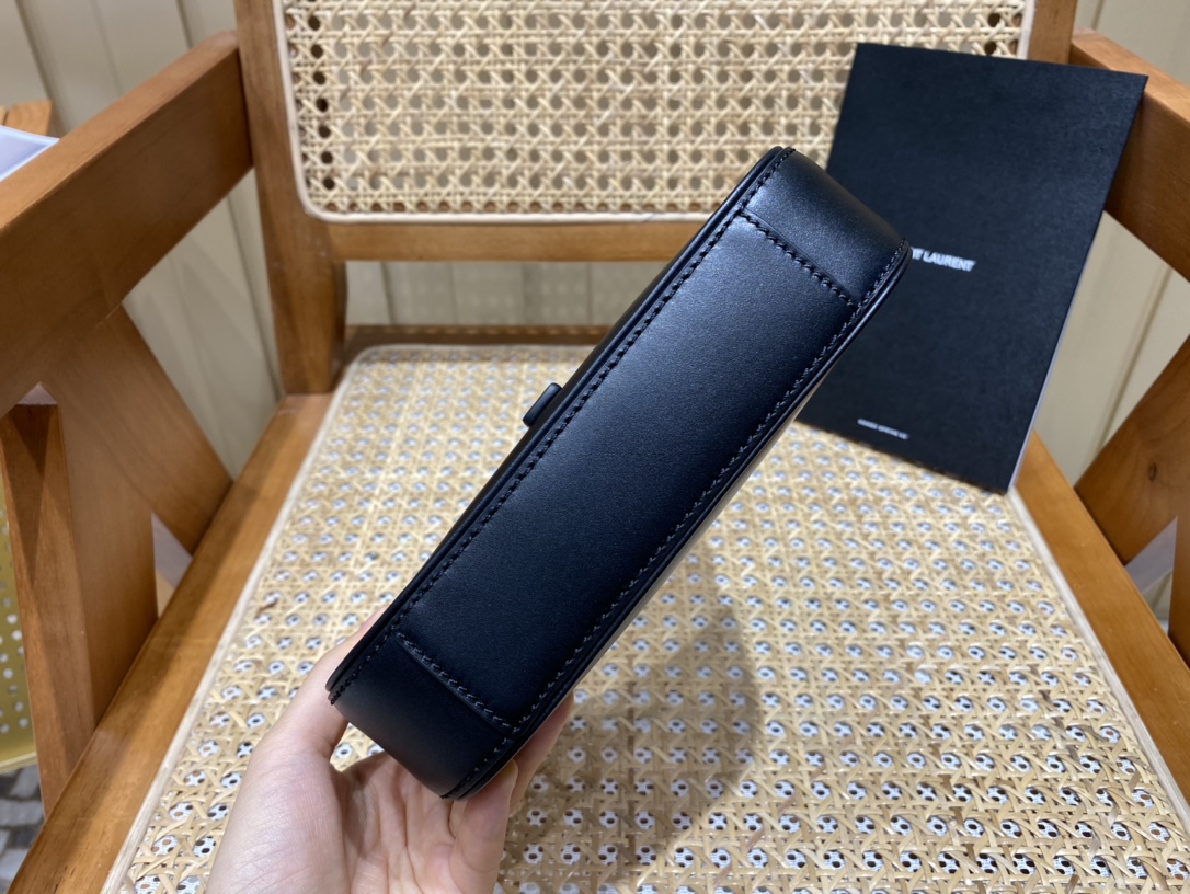YSL 𝑳𝑬 5 𝐀̀ 7  𝐦𝐢𝐧𝐢 腋下包 710318黑色