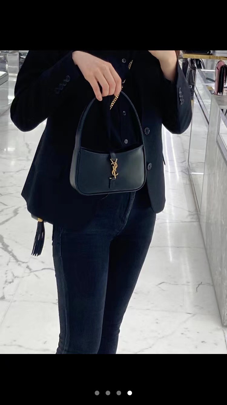 YSL 𝑳𝑬 5 𝐀̀ 7  𝐦𝐢𝐧𝐢 腋下包 710318黑色