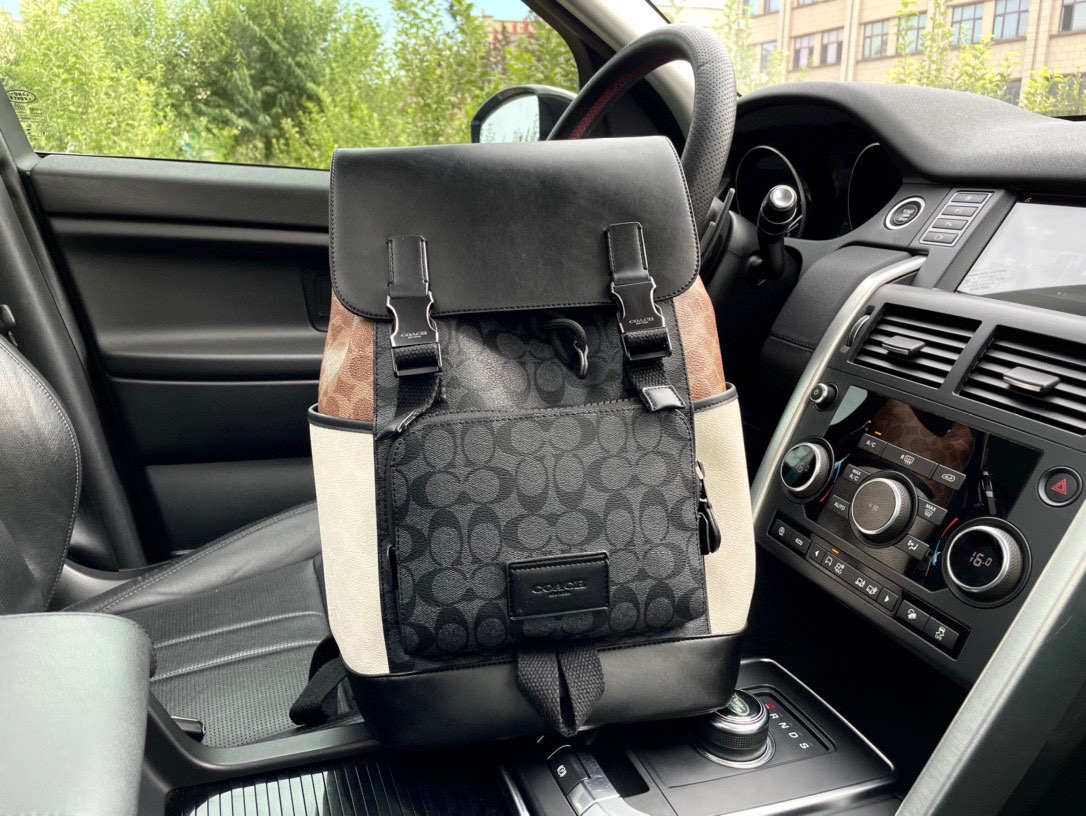 K5 高端货 “Coach/ Coach 蔻驰 ”双肩包 进口原厂面料超高清五金logo标志、 专用里内里。超顺滑拉链、背包 书包 油边超平滑、做工精致每个细节到位 旅行出行必备款。 规格26/40/15。p275